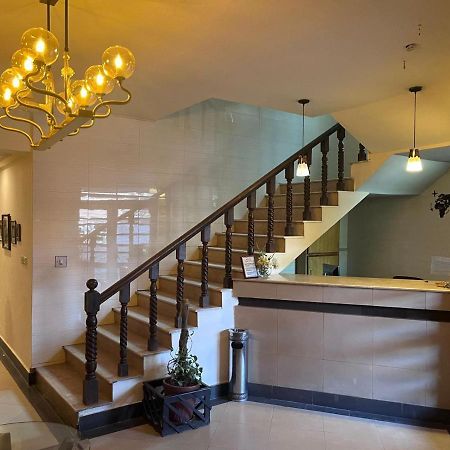 Shelton Hotel Равалпинди Экстерьер фото