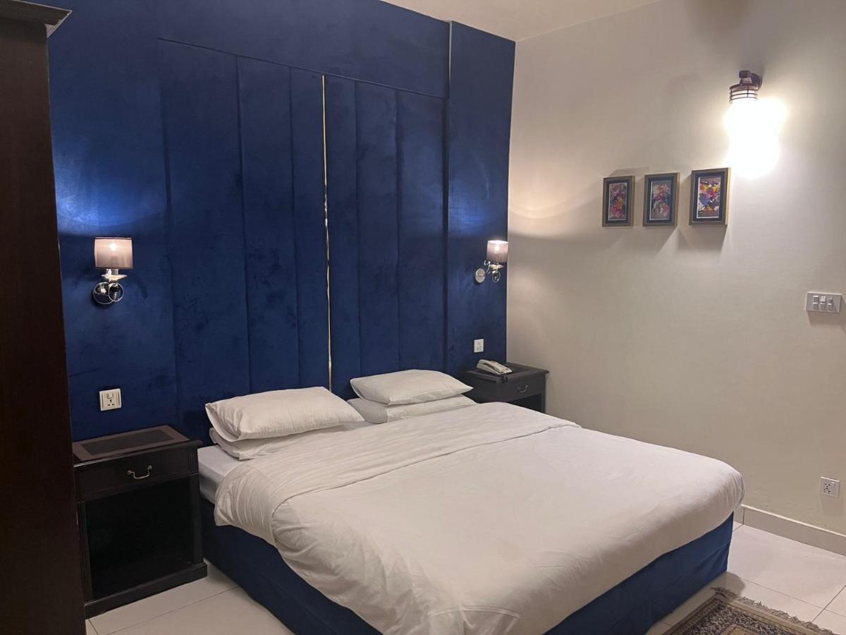 Shelton Hotel Равалпинди Экстерьер фото