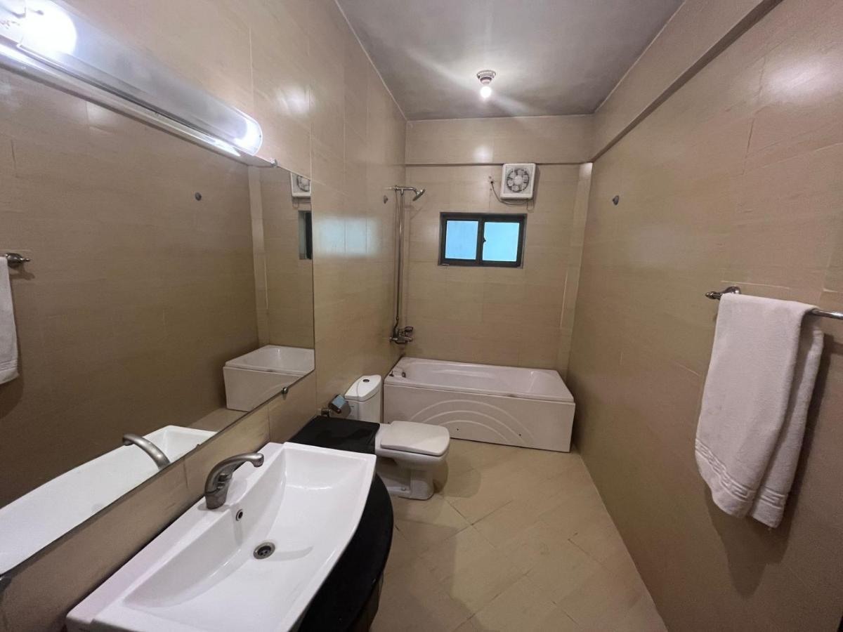 Shelton Hotel Равалпинди Экстерьер фото