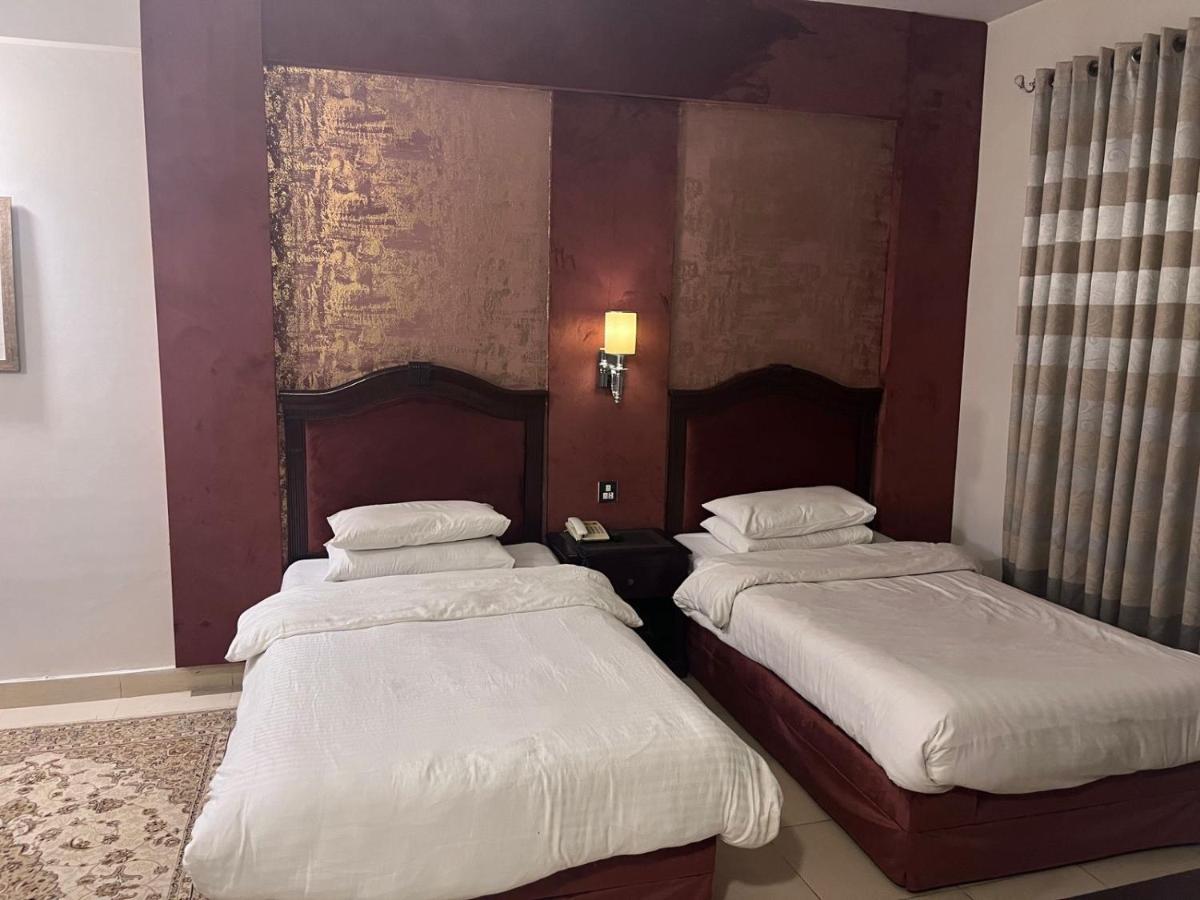 Shelton Hotel Равалпинди Экстерьер фото