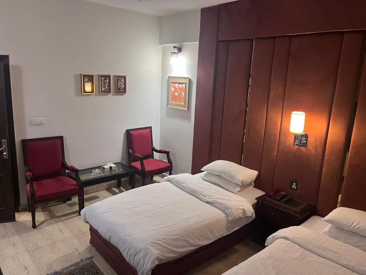 Shelton Hotel Равалпинди Экстерьер фото