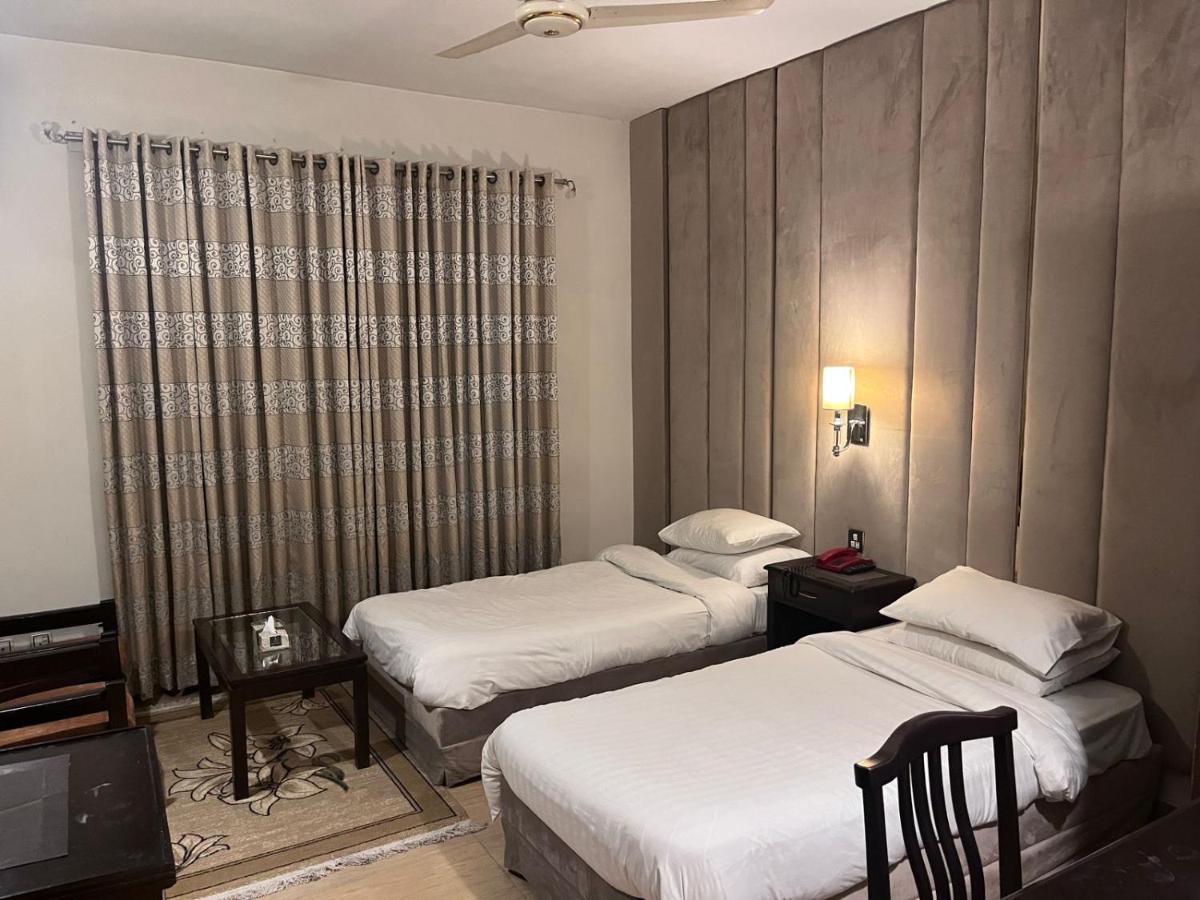 Shelton Hotel Равалпинди Экстерьер фото