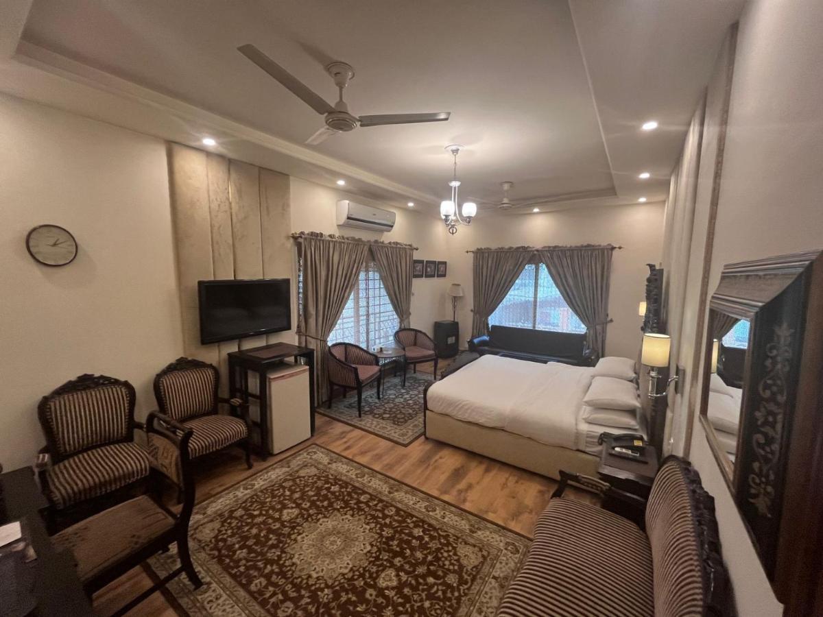 Shelton Hotel Равалпинди Экстерьер фото