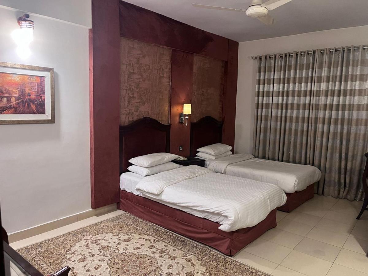 Shelton Hotel Равалпинди Экстерьер фото