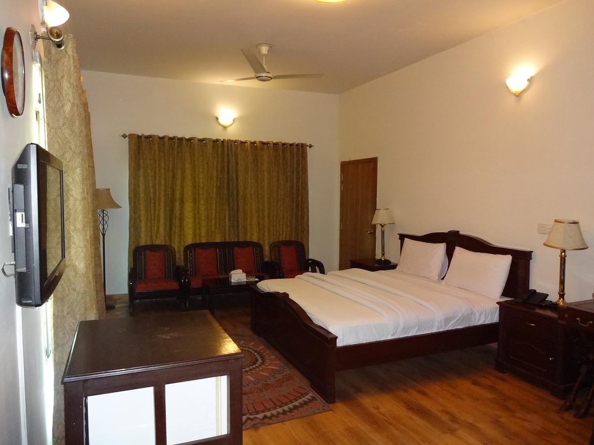 Shelton Hotel Равалпинди Экстерьер фото