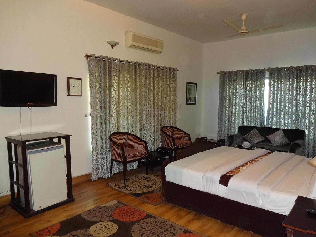 Shelton Hotel Равалпинди Экстерьер фото
