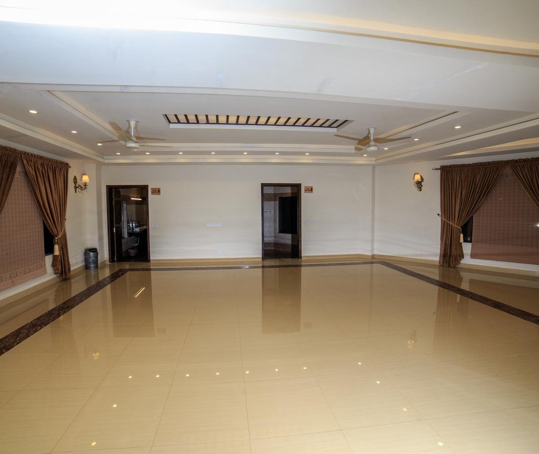 Shelton Hotel Равалпинди Экстерьер фото