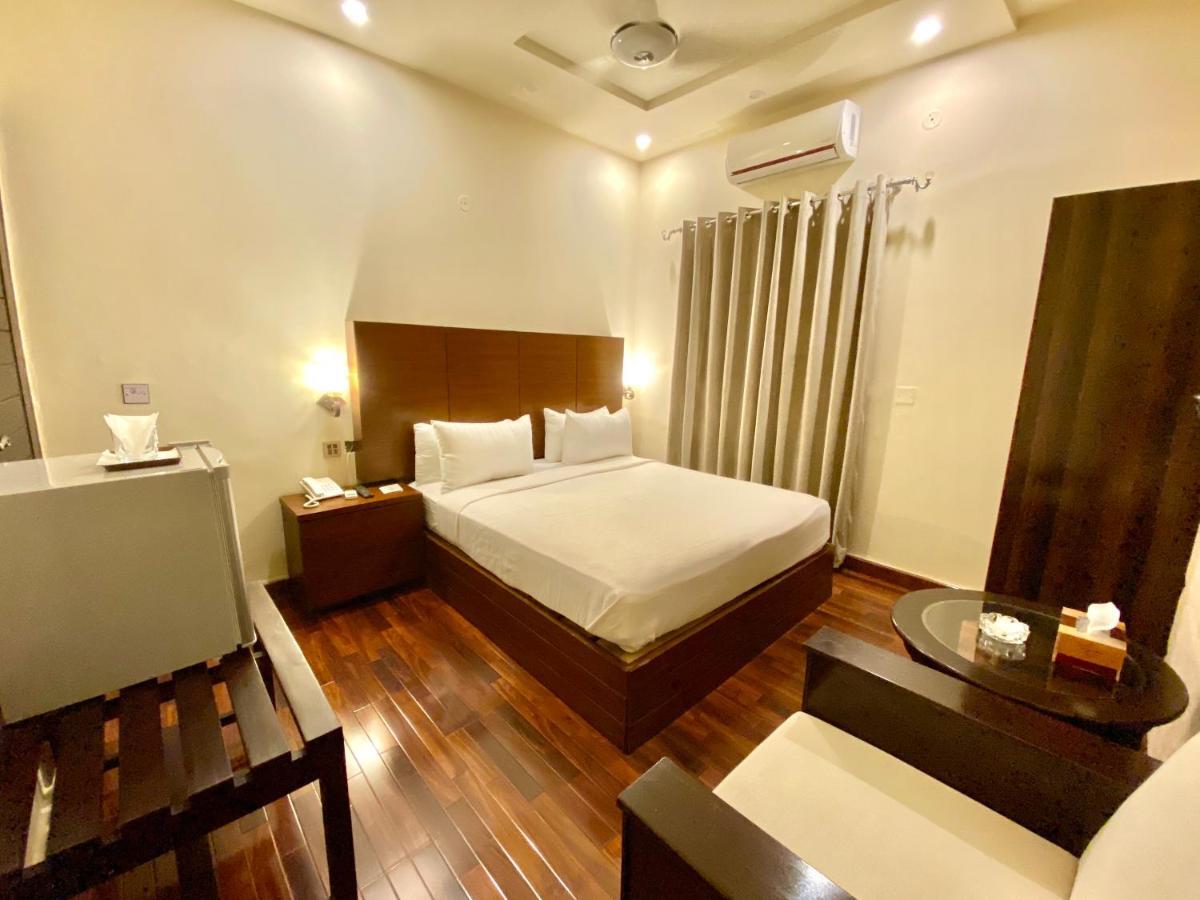 Shelton Hotel Равалпинди Экстерьер фото